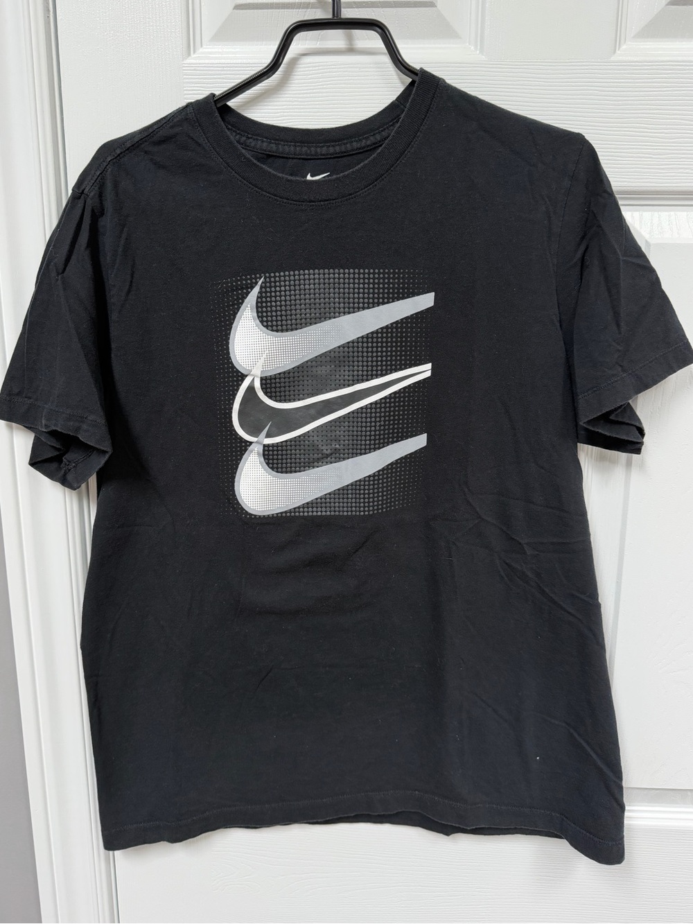 Nike Men's Black Graphic Swoosh T-Shirt
